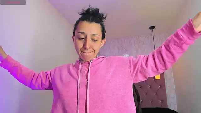 Iris  77 online show from 11-08-25, 07:23