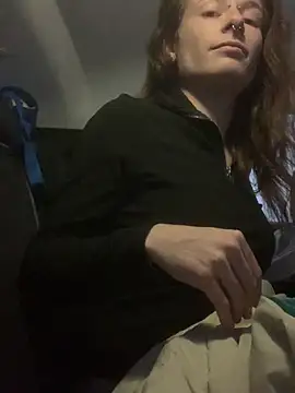 GoldenPussy1329 online show from 05-06-26, 07:19