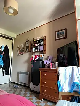 GoldenPussy1329 online show from 07-19-26, 10:52