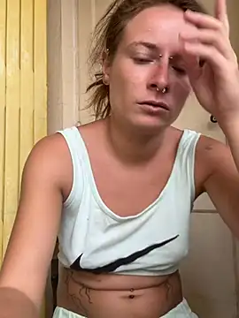 GoldenPussy1329 online show from 07-31-26, 11:53