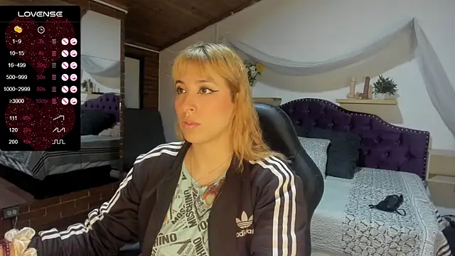 Snapshot of sophialyh_1 chatting on 10-08-25, 12:25 sophialyh 1 online show from 10-08-25, 12:25