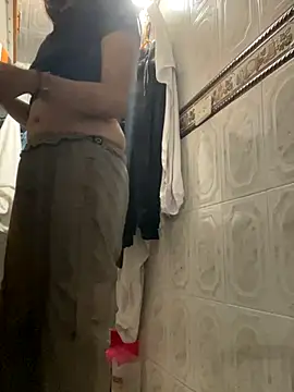 Snapshot of valka_milk chatting on 10-22-25, 11:48 valka milk online show from 10-22-25, 11:48