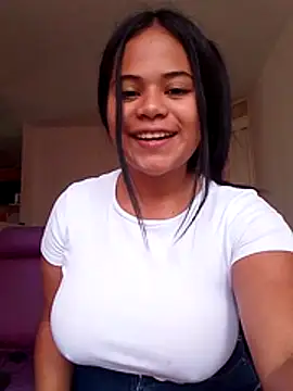 Snapshot of Antonela_19 chatting on 10-25-25, 03:07 Antonela 19 online show from 10-25-25, 03:07