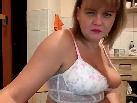 Snapshot of roxy863086 chatting on 10-03-25, 06:27 roxy863086 online show from 10-03-25, 06:27