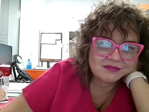 Snapshot of roxy863086 chatting on 10-06-25, 07:44 roxy863086 online show from 10-06-25, 07:44