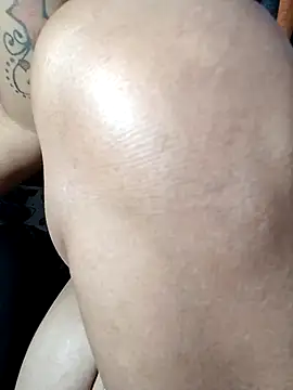 Hotmommax online show from 04-12-26, 12:54