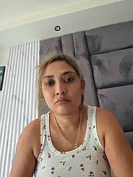 INDIANROMANCE online show from 05-08-26, 02:22