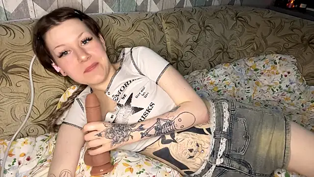 RebelKitsune online show from 11-19-25, 07:19