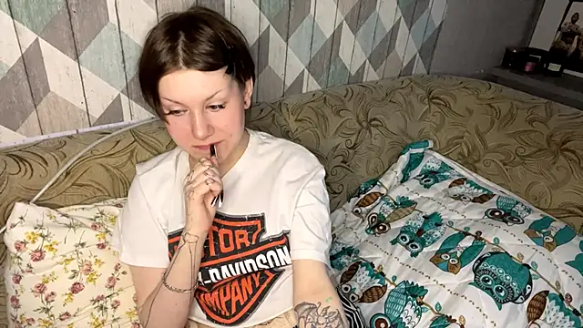 RebelKitsune online show from 11-23-25, 06:35