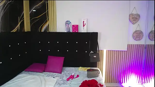 chloe  Jones  online show from 04-06-26, 01:01