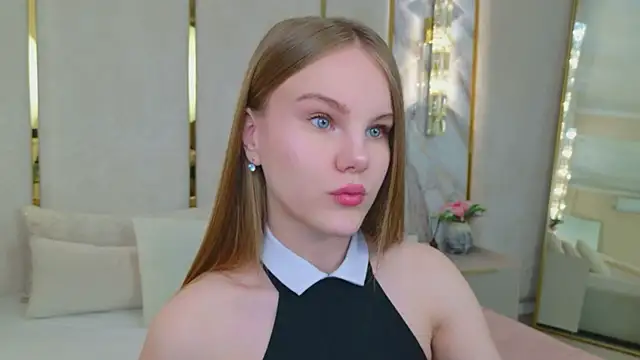 Snapshot of Lili_Lohan chatting on 06-12-26, 05:06 Lili Lohan online show from 06-12-26, 05:06