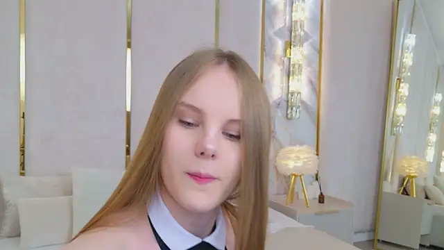 Snapshot of Lili_Lohan chatting on 06-22-26, 05:04 Lili Lohan online show from 06-22-26, 05:04