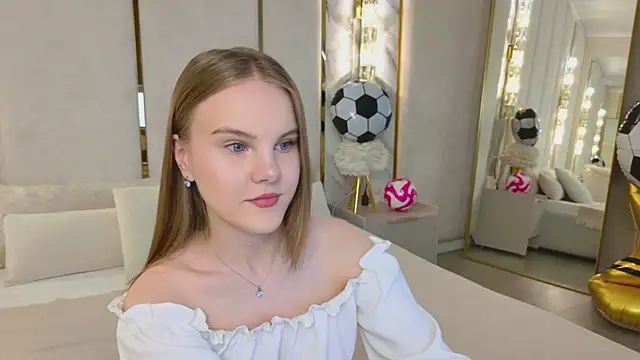 Snapshot of Lili_Lohan chatting on 07-01-26, 05:09 Lili Lohan online show from 07-01-26, 05:09