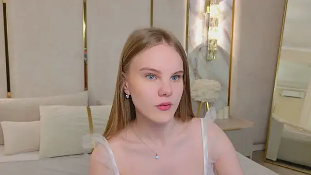 Snapshot of Lili_Lohan chatting on 07-24-26, 05:05 Lili Lohan online show from 07-24-26, 05:05