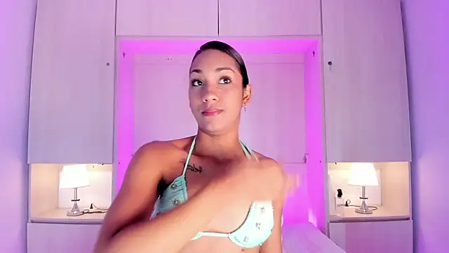 Snapshot of AnahiCollins chatting on 06-06-26, 11:59 AnahiCollins online show from 06-06-26, 11:59