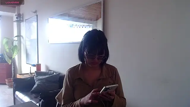 NamiDVelvet online show from 10-11-25, 04:16