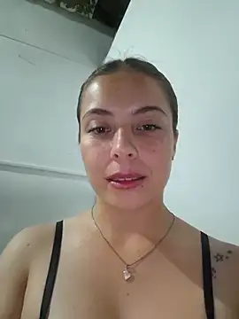 Snapshot of EmmaValencia_ chatting on 05-09-26, 09:14 EmmaValencia online show from 05-09-26, 09:14