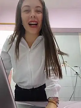 Snapshot of EmmaValencia_ chatting on 05-29-26, 04:16 EmmaValencia online show from 05-29-26, 04:16
