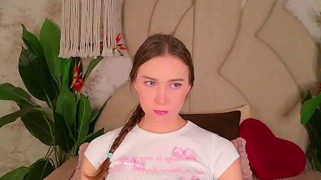 OliviaLay online show from 11-16-25, 06:19