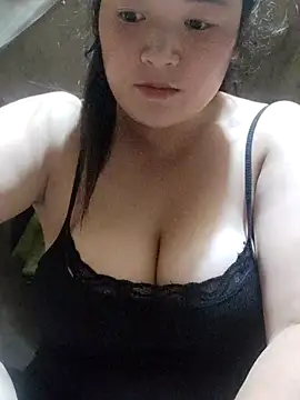 Snapshot of linhmiucute chatting on 10-24-25, 01:07 linhmiucute online show from 10-24-25, 01:07