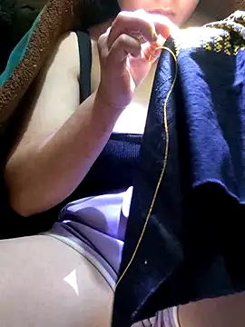Snapshot of linhmiucute chatting on 10-26-25, 01:33 linhmiucute online show from 10-26-25, 01:33