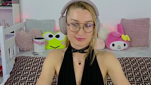 MysticRoxanne online show from 11-18-25, 06:34