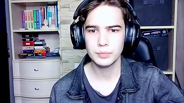 Snapshot of _Chris_Next_Door_ chatting on 10-09-25, 05:00  Chris Next Door  online show from 10-09-25, 05:00