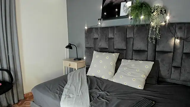 Snapshot of Julietasweett__ chatting on 10-27-25, 07:40 Julietasweett   online show from 10-27-25, 07:40