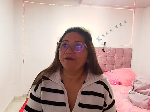 Snapshot of scarlett_mystic chatting on 10-01-25, 02:34 scarlett mystic online show from 10-01-25, 02:34