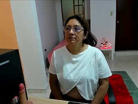 Snapshot of scarlett_mystic chatting on 10-14-25, 01:34 scarlett mystic online show from 10-14-25, 01:34