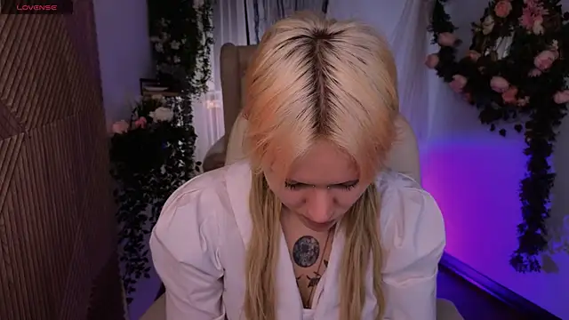 kitten murray  online show from 11-12-25, 01:33