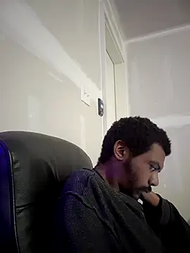 Snapshot of MrBigDickShow chatting on 10-31-25, 04:02 MrBigDickShow online show from 10-31-25, 04:02