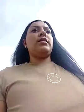 Snapshot of Sexy_Nayra_outdoors chatting on 10-13-25, 05:57 Sexy Nayra outdoors online show from 10-13-25, 05:57