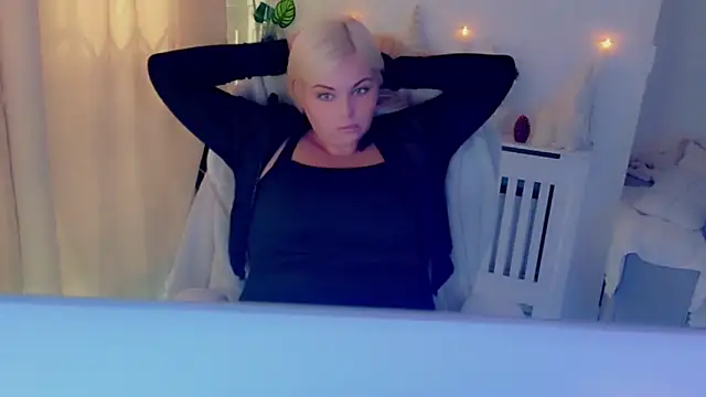 Snapshot of Siren-xiv chatting on 12-05-25, 02:14 Siren-xiv online show from 12-05-25, 02:14