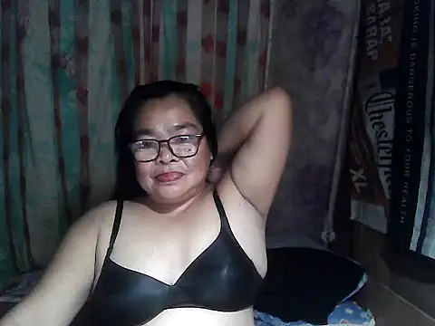 Snapshot of cris_tita chatting on 03-18-26, 11:46 cris tita online show from 03-18-26, 11:46
