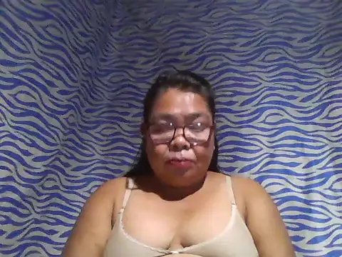 Snapshot of cris_tita chatting on 06-18-26, 02:21 cris tita online show from 06-18-26, 02:21