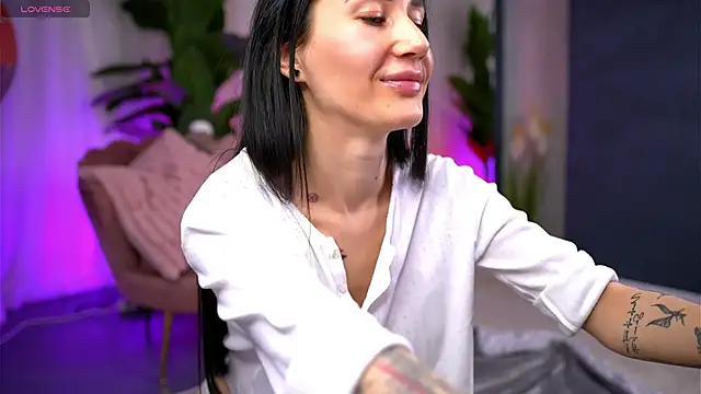 SerenaVelour online show from 10-21-25, 10:27