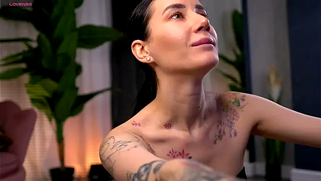 SerenaVelour online show from 11-27-25, 11:01