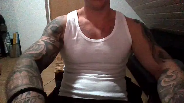 Snapshot of TheGreatWhite33 chatting on 10-24-25, 08:05 TheGreatWhite33 online show from 10-24-25, 08:05