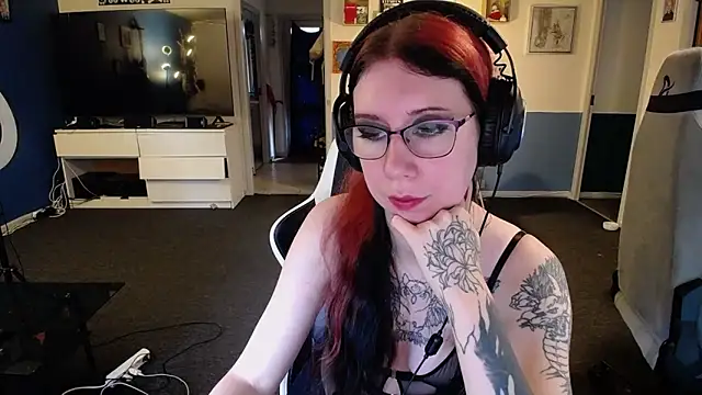 Snapshot of TattooedGirls chatting on 10-17-25, 07:55 TattooedGirls online show from 10-17-25, 07:55