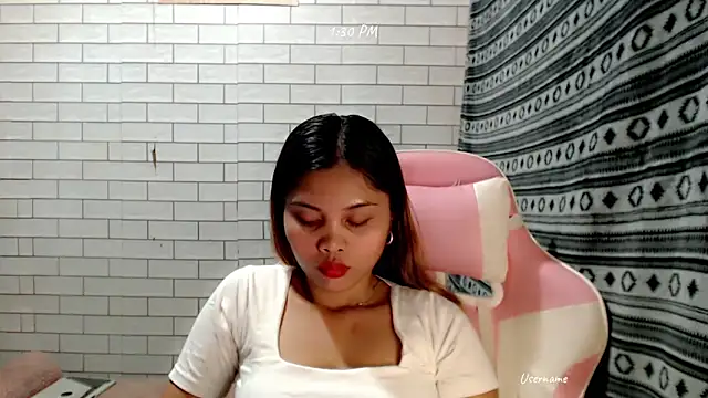 Snapshot of pinay_old_lover chatting on 10-16-25, 05:30 pinay old lover online show from 10-16-25, 05:30