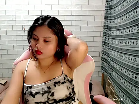 Snapshot of pinay_old_lover chatting on 10-18-25, 03:13 pinay old lover online show from 10-18-25, 03:13