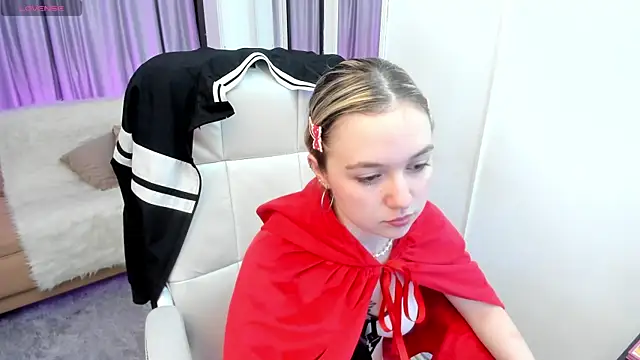 Lucia Copper online show from 10-31-25, 12:06