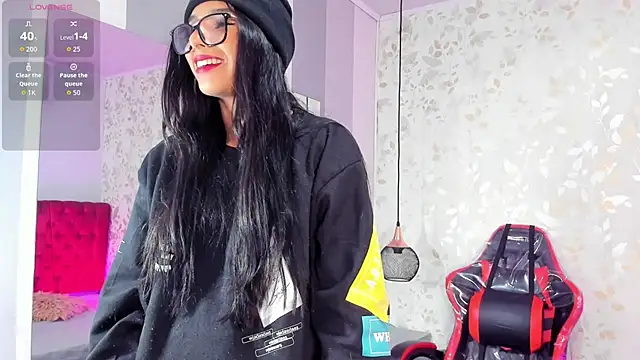 Luciaoregon online show from 10-14-25, 02:07