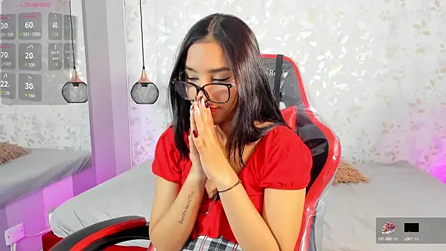 Luciaoregon online show from 10-16-25, 01:34