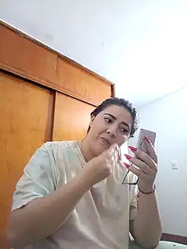Snapshot of saraaa__ chatting on 10-02-25, 03:02 saraaa   online show from 10-02-25, 03:02