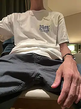 Snapshot of HenryLee1983-cums chatting on 05-20-26, 01:50 HenryLee1983-cums online show from 05-20-26, 01:50