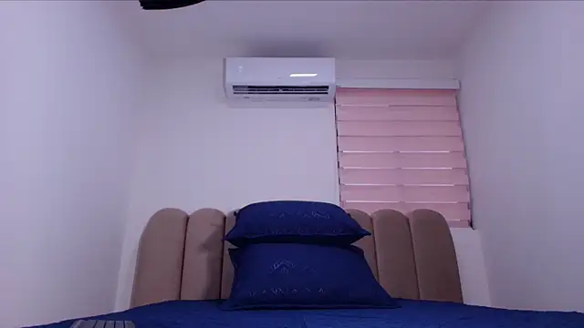 Snapshot of ashly_mr chatting on 12-02-25, 12:21 ashly mr online show from 12-02-25, 12:21