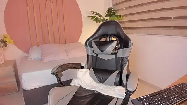 mia curry online show from 10-06-25, 08:06