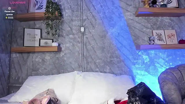 Nikolbrice online show from 12-17-25, 07:20